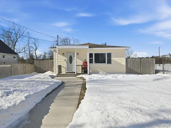 20 Wendy Lane, Brentwood, NY 11717