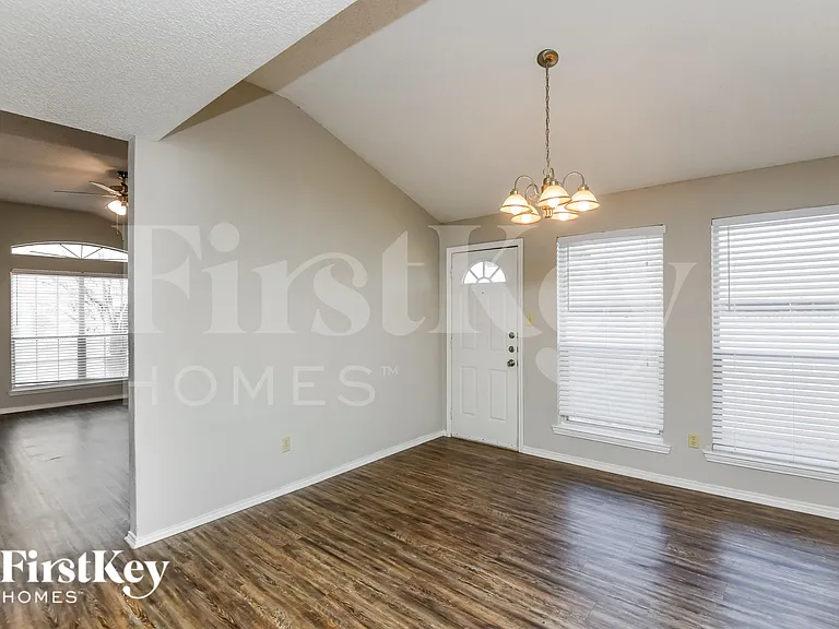 10913 Ives St — Photo 6