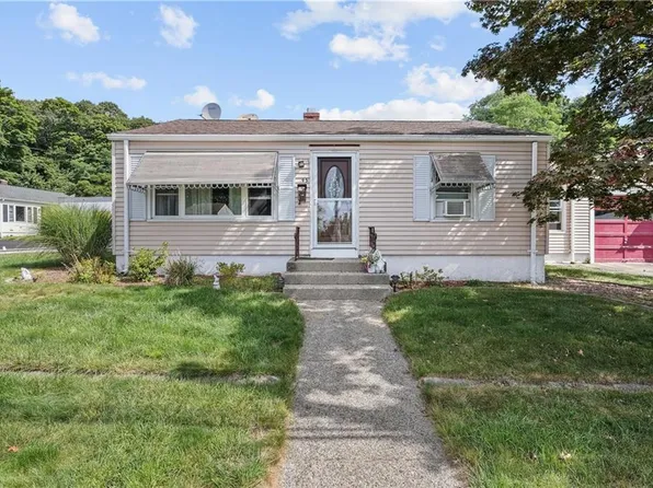 95 Roger Williams Ave E, Rumford, RI 02916