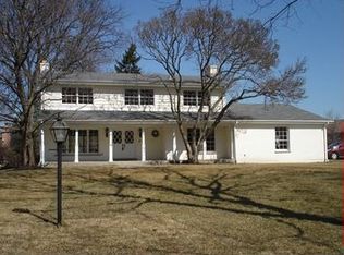 711 Bittersweet Ln, Hinsdale, IL 60521