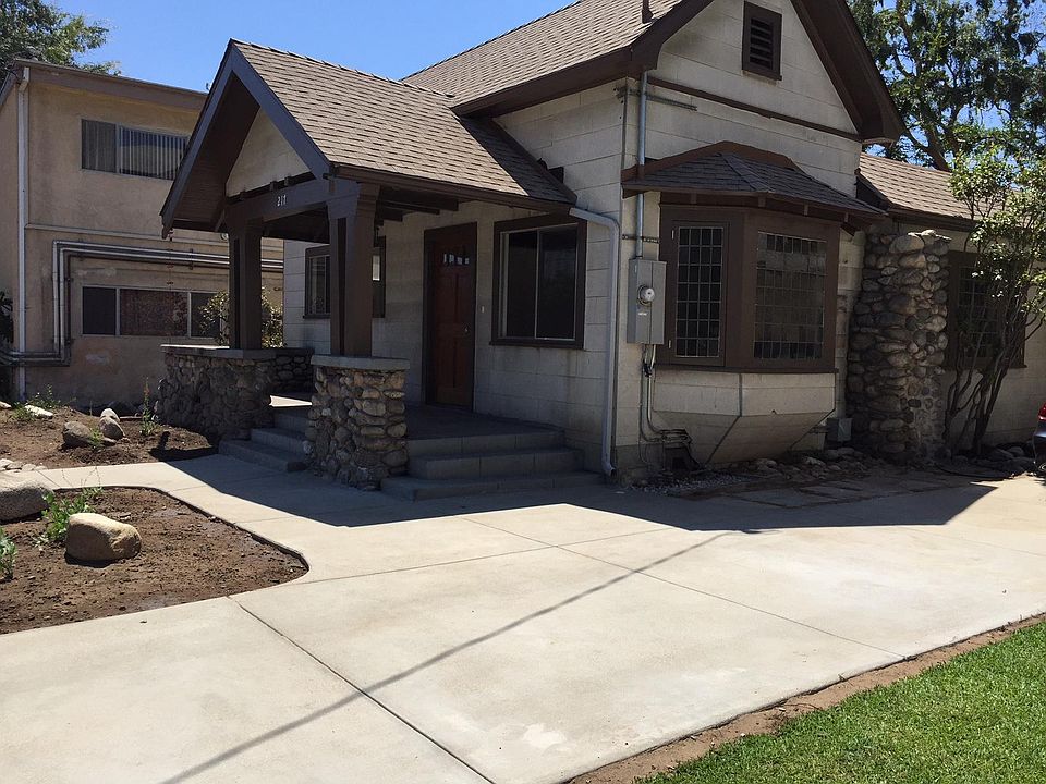 1st image of 217 Thorne St