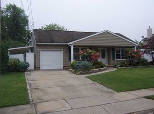 26 Hy Pl, Lake Grove, NY 11755