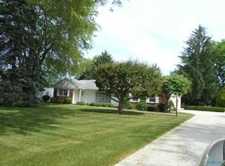 250 Orchard Ln, Napoleon, OH 43545