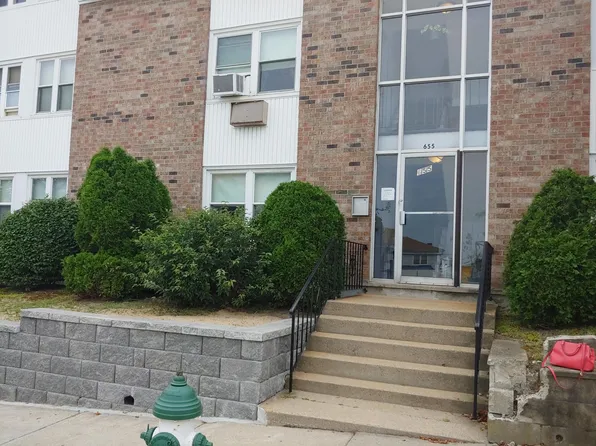 715 N Main St APT 5, Fall River, MA 02720