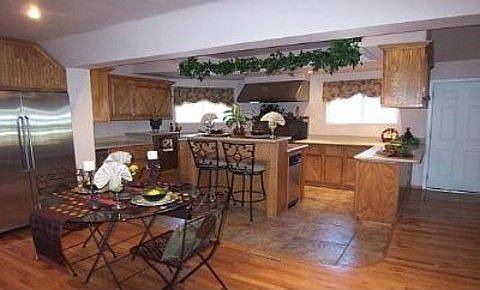 Gourmet kitchen w/silestone counters