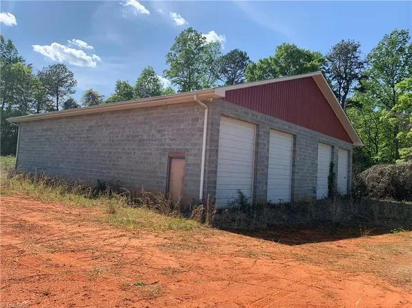 1040 Pringle Rd, Lawsonville, NC 27022