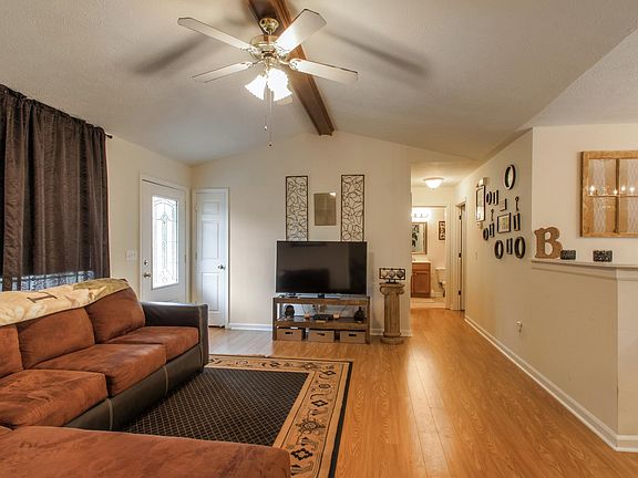 4th image of 322 Elizabeth Ct