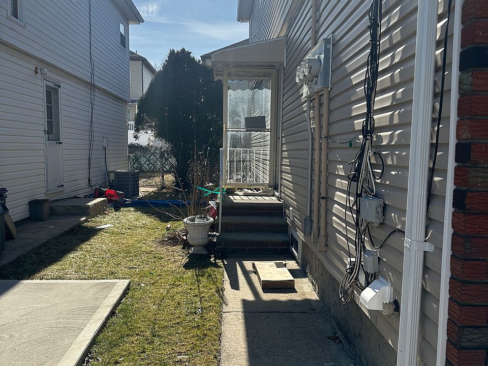 1st image of 26 Amber St #L