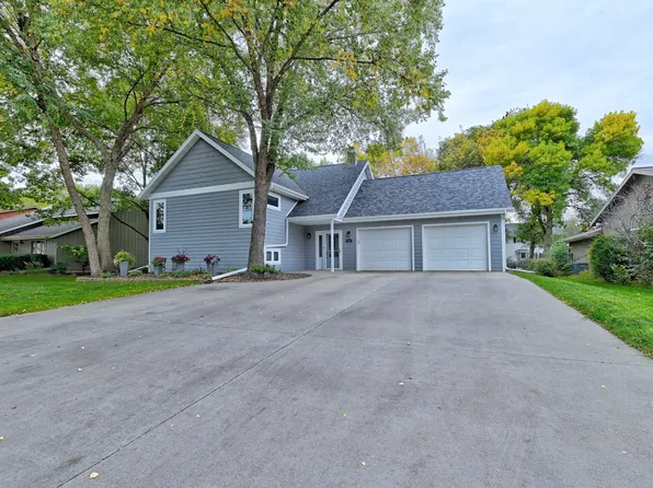 901 27th St, Spirit Lake, IA 51360