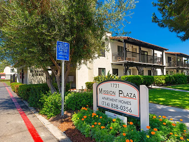 Mission Plaza Apartment Homes — Photo 12