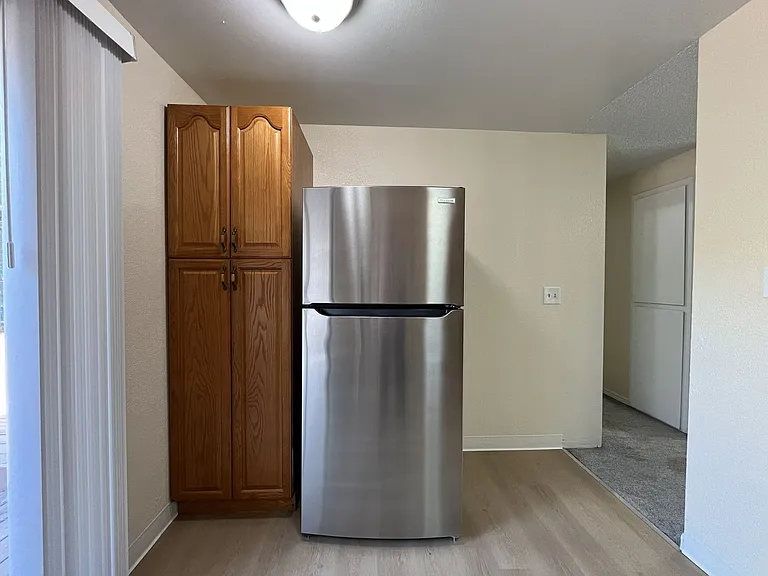 687 SE Barnes Ave — Photo 10