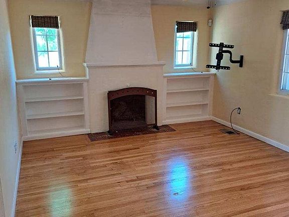 3rd image of 401 Wellesley Dr SE