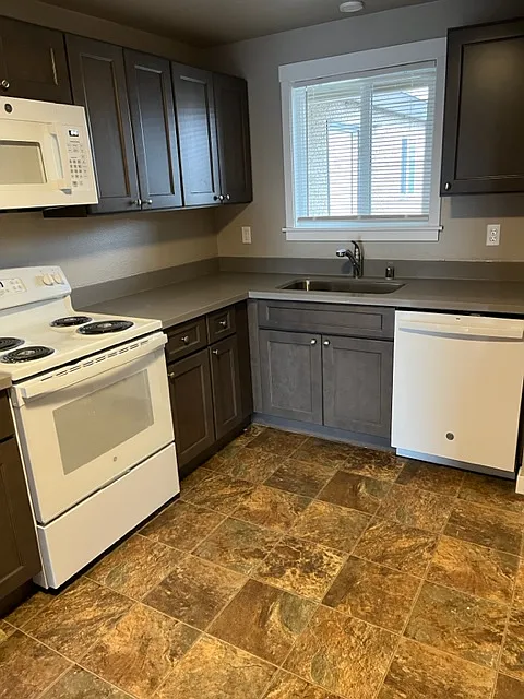1501 Wood Ave — Photo 2