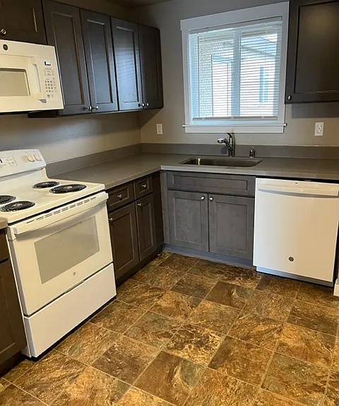 1501 Wood Ave — Photo 2