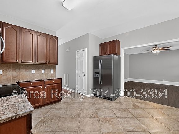 5th image of 2041 White Cedar Ln