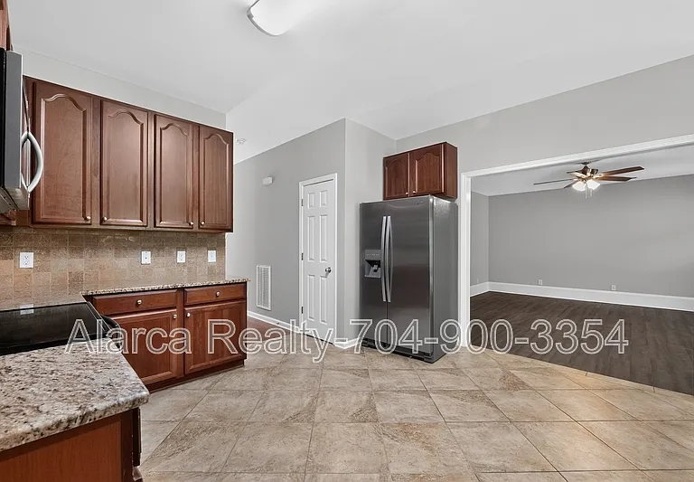 2041 White Cedar Ln — Photo 5