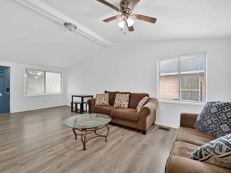2314 W South St — Photo 2
