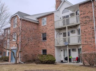 1345 Cunat Ct APT 3D, Lake In The Hills, IL 60156