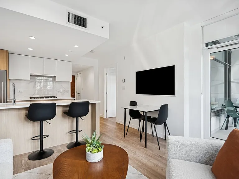 2100 Bellevue Ave #B-101 — Photo 35