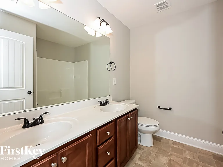 921 Piedmont Dr — Photo 14