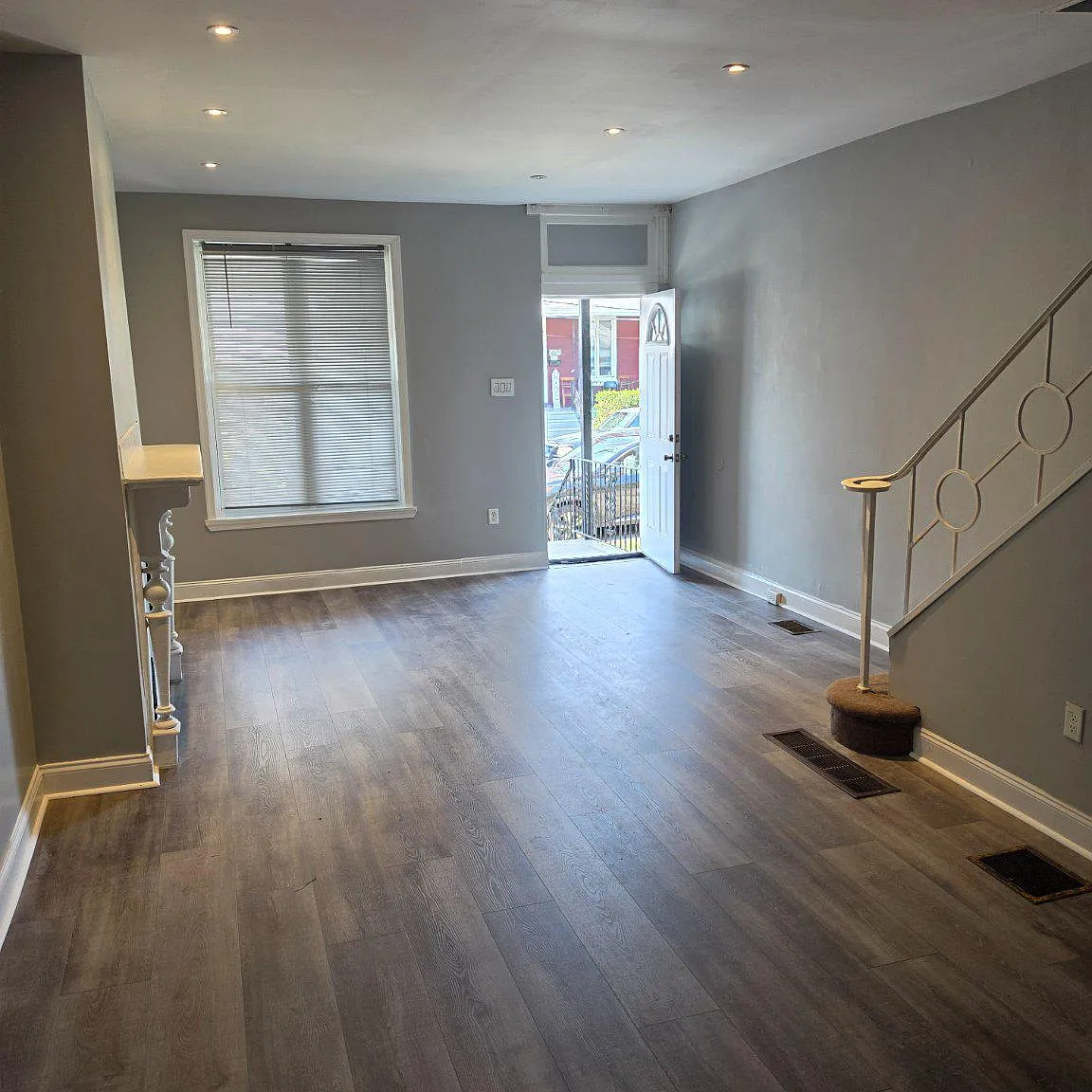 3 bed, 1.0 bath, 1062 sqft, $1,550 — Photo 2