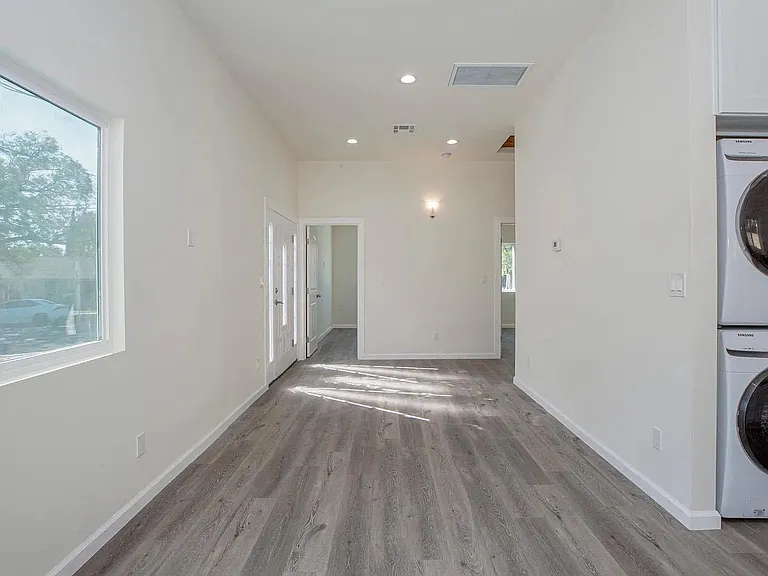 2757 Paloma St — Photo 10