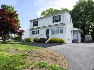 17 Arch St, Butler, NJ 07405