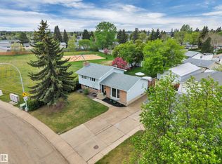 14 Meadowood Cres, Strathcona County, AB T8A 0L7