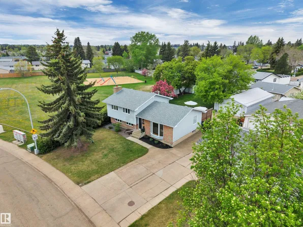 14 Meadowood Cres, Strathcona County, AB T8A 0L7
