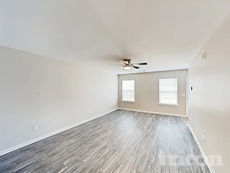 304 Longfellows Ln — Photo 2