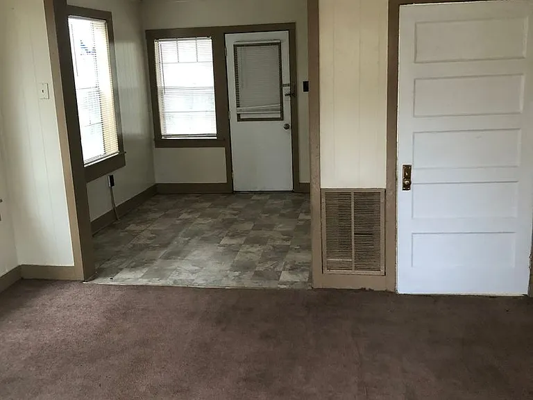 Van Guard Apartments — Photo 10