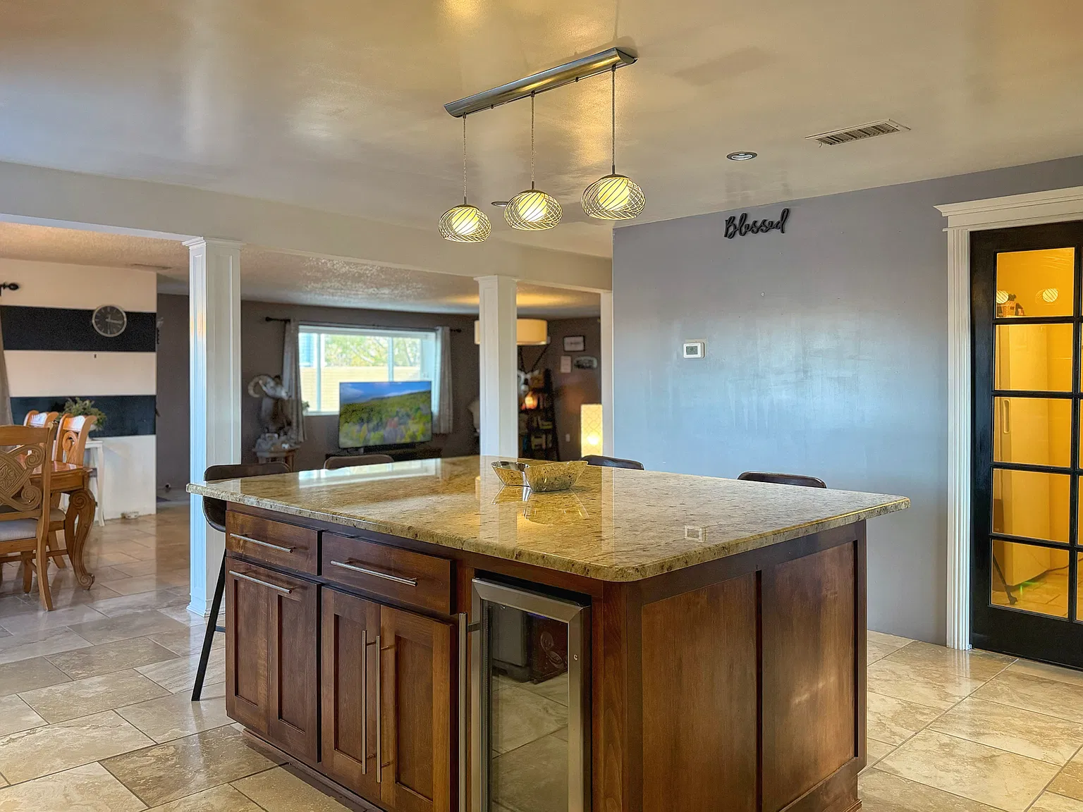 3 bed, 2197 sqft, $2,150 — Photo 2