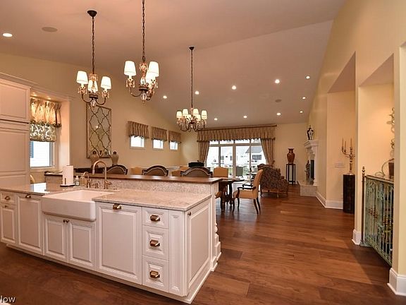 4th image of 113 Bridgeport Way