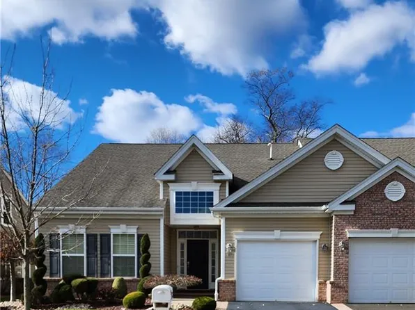47 Timber Hill Dr, Monroe Township, NJ 08831