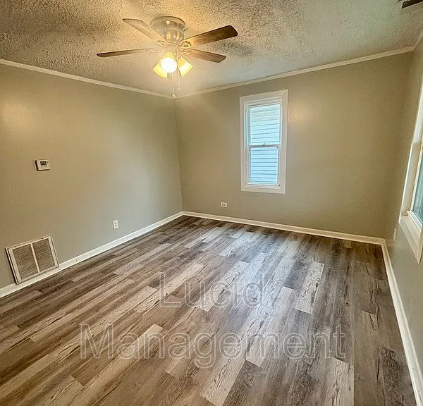 4015 Parthenia Ave — Photo 3