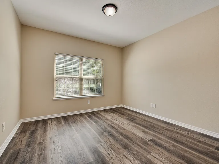 1900 Abby Creek Dr — Photo 16