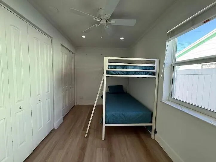 516 E Whitney Dr — Photo 18