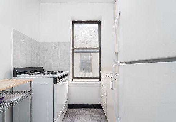 4th image of 21-39 27th St #4F