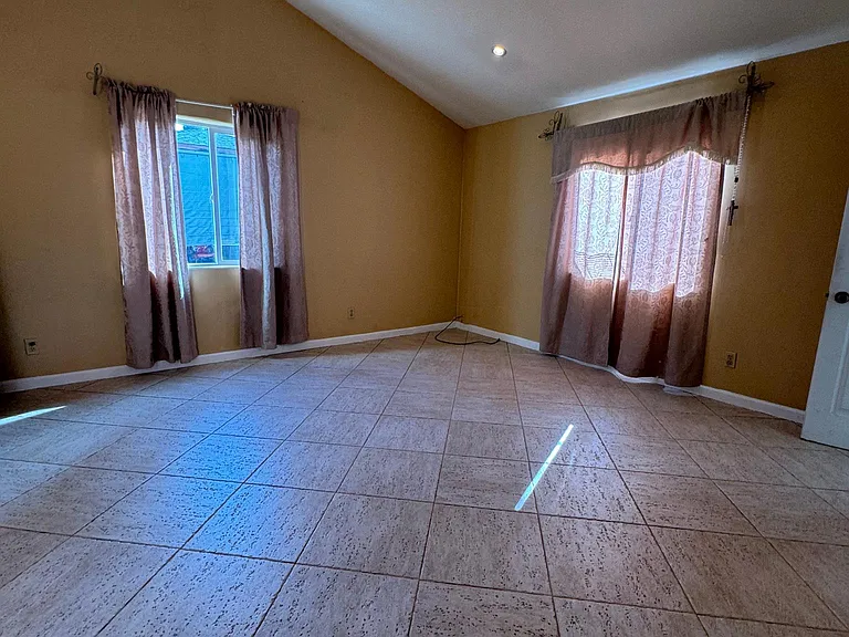 648 Molinar Ave #3 — Photo 8