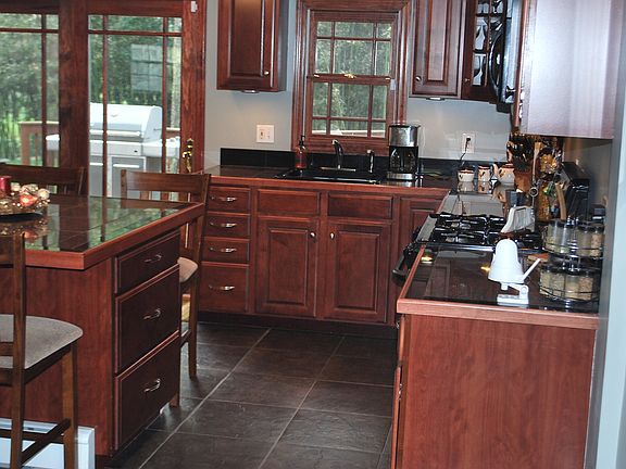 3rd image of 275 S Park Dr