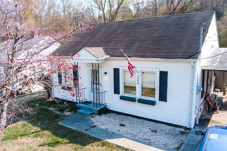 1st image of 1004 Valley Ave