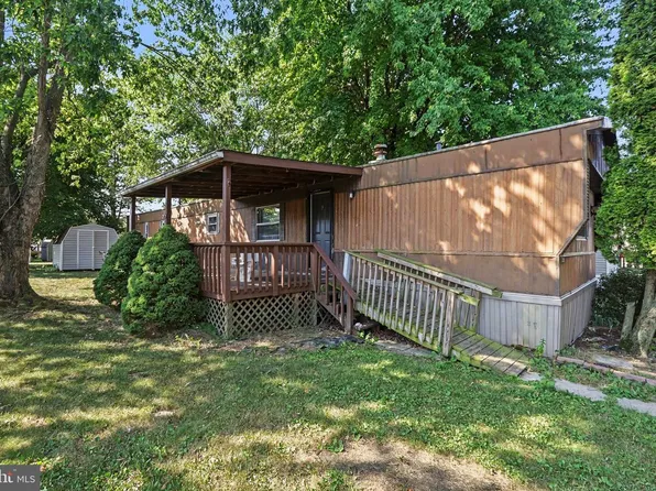 75 Austin Dr, Grantville, PA 17028
