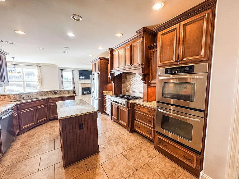 713 Briston Ln — Photo 8