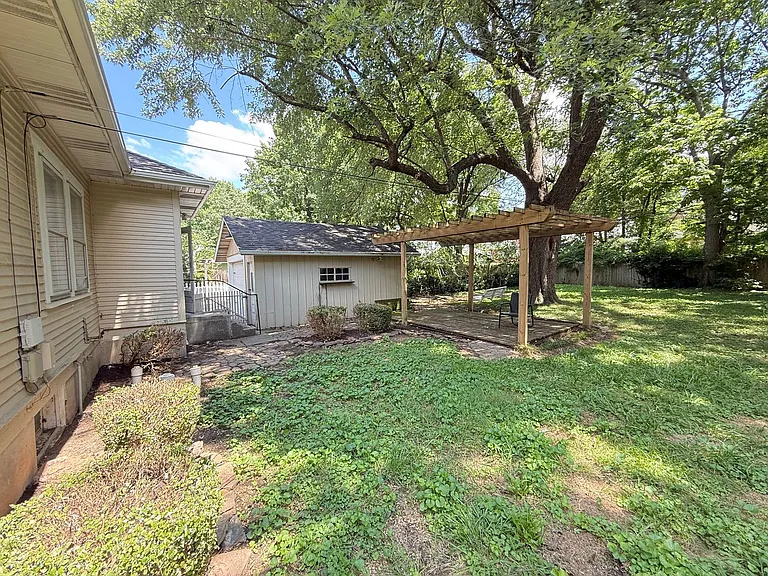 1038 S Fremont Ave — Photo 33