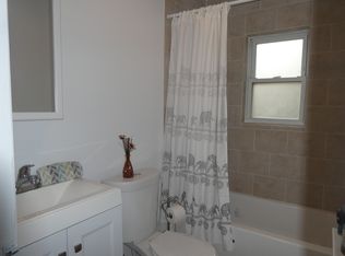 35 79th Ave, New Hyde Park, NY 11040