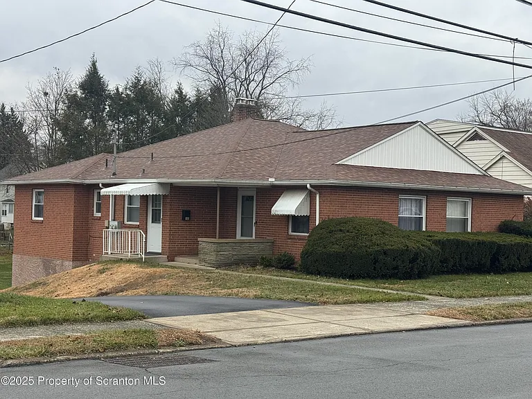 152 Drakes Ln — Photo 3