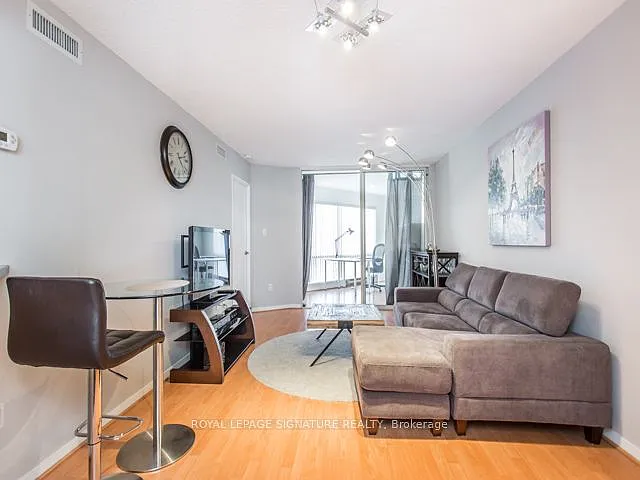 1001 Bay St #1007 — Photo 6