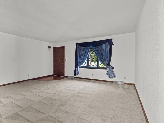 3rd image of 1217 Hilldale Cir