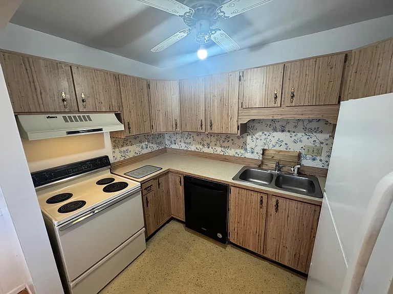 434 Valley Hi Cir #B24 — Photo 9
