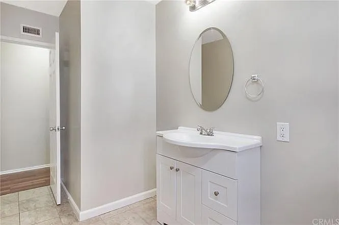 4 bed, 2460 sqft, $4,300 — Photo 2